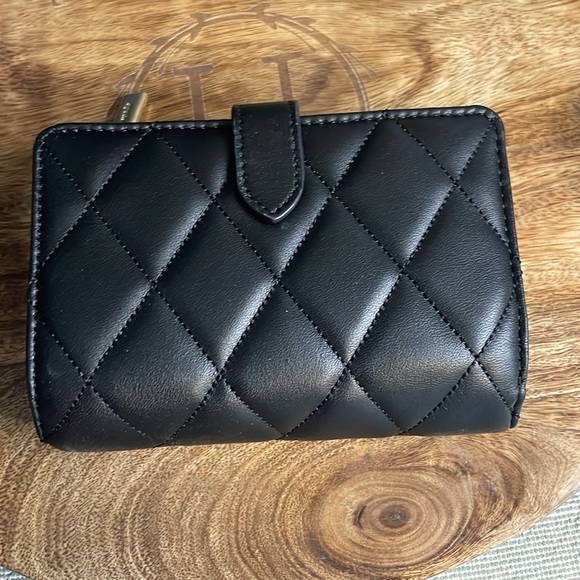 Elegant Quilted Kate Spade Casey Wallet - Picture 3 of 8